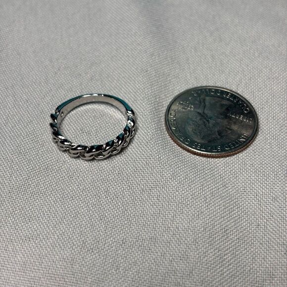New! Silver Tone Twist Link Ring Size 7 - Picture 4 of 5